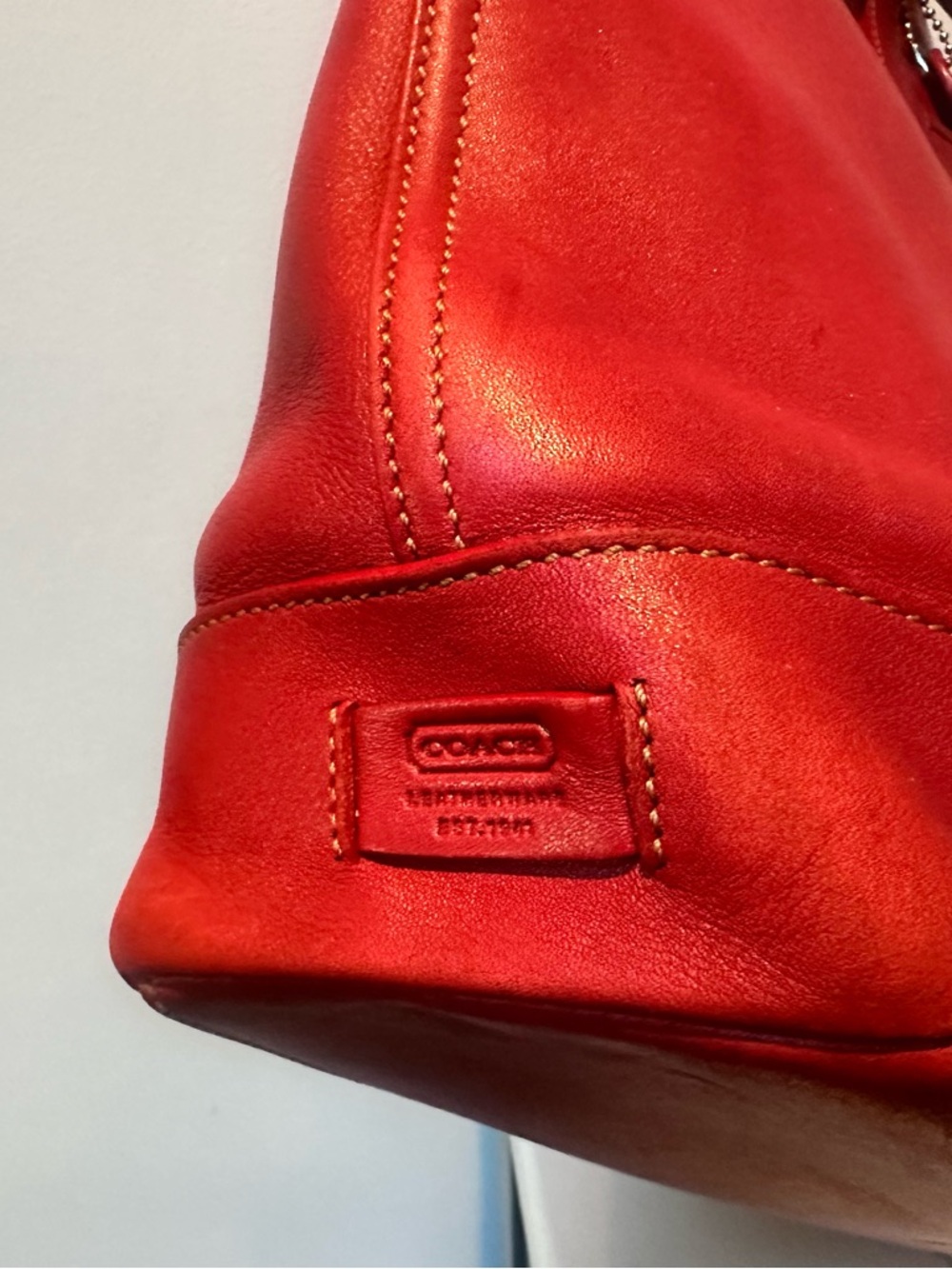 Coach Vintage 2003 Hampton Leatherware with Bullseye logo on creed. Leather Tote - Picture 3 of 14